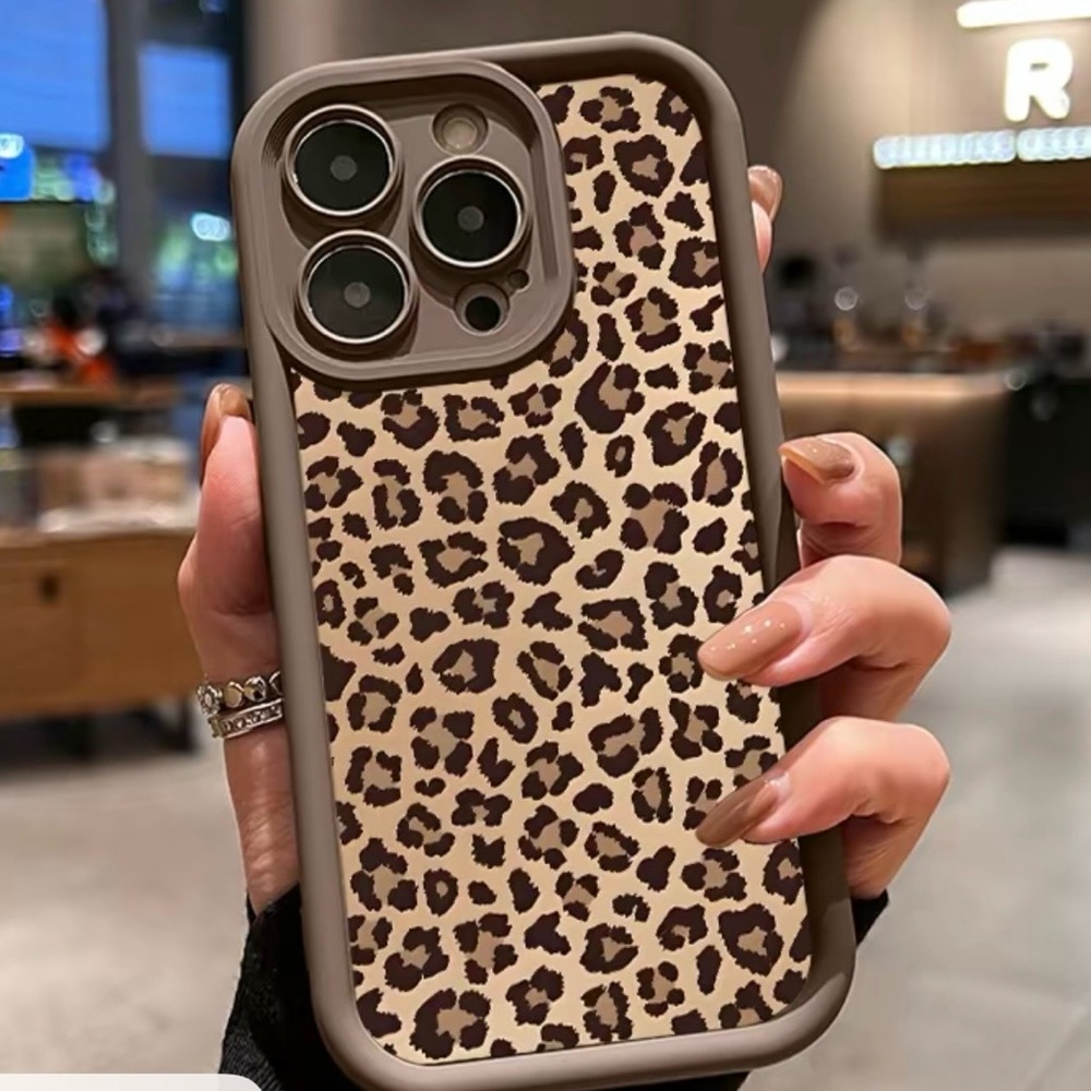 Leopard Print Case iPhone 15 Pro Max  - Brown